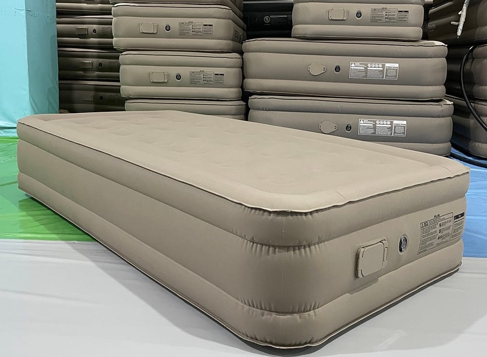 Portable inflatable air bed with built in pump for travel and camping - Image 2